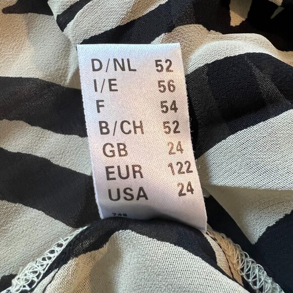 Sunflair Zebra Animal Print Blouse Top Womens Sz. 24 Black Beige Lightweight - Picture 8 of 9